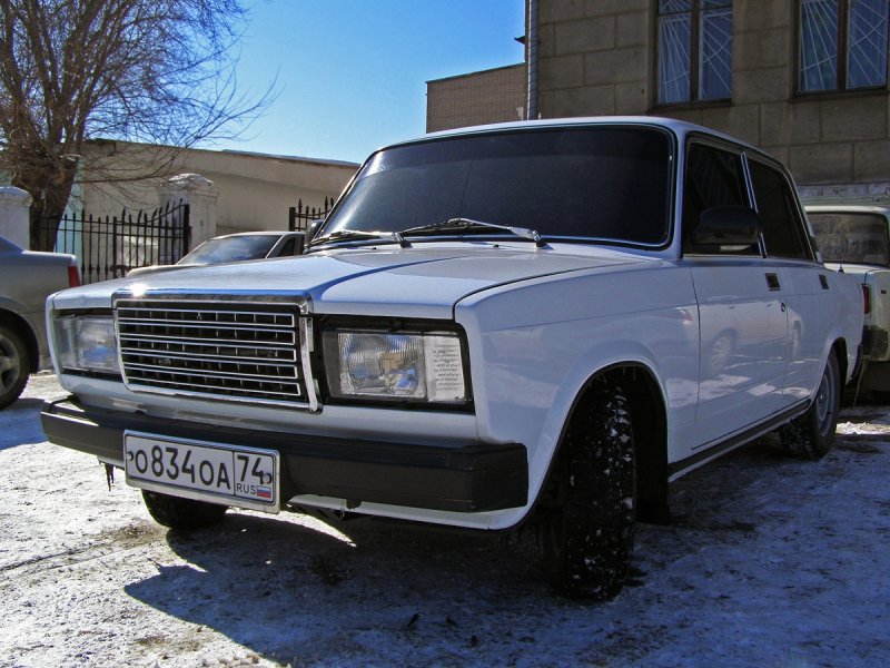 ВАЗ 2107 белая 64