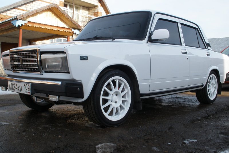 Lada 2107 белая