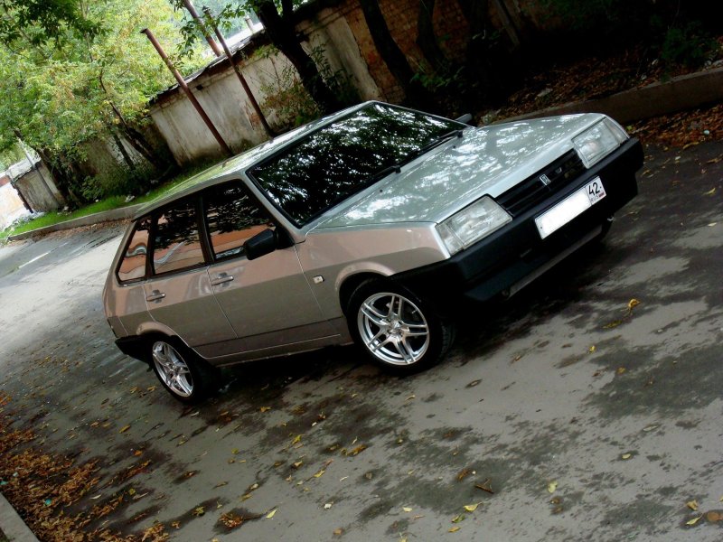 Машина девятка ВАЗ 2109