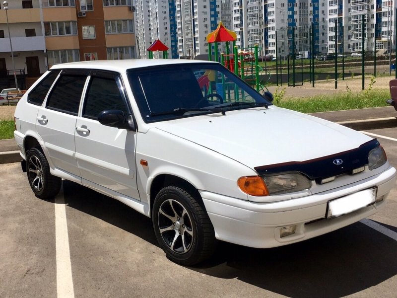 ВАЗ 2114 хэтчбек белая