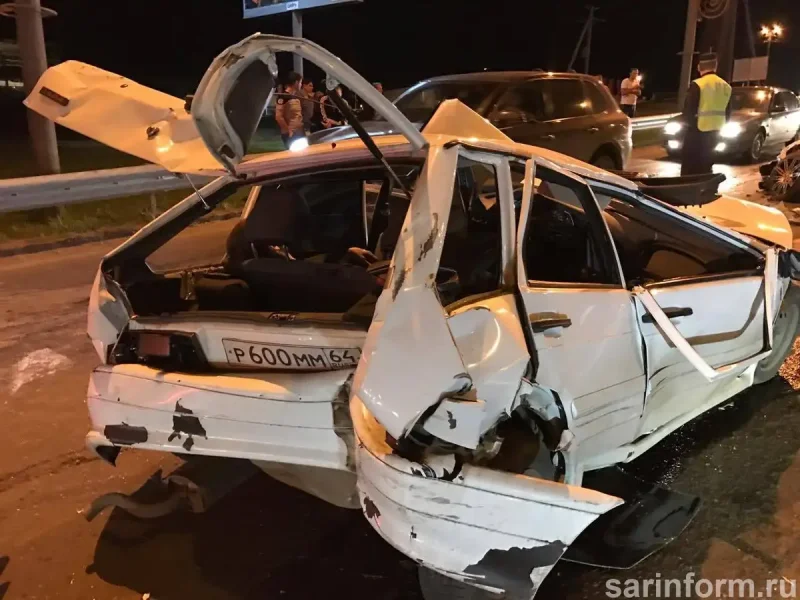 Авария ВАЗ 2114 черная ночью