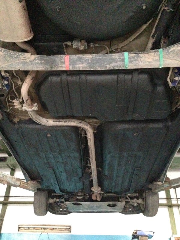 На пол на ВАЗ 2114 днища