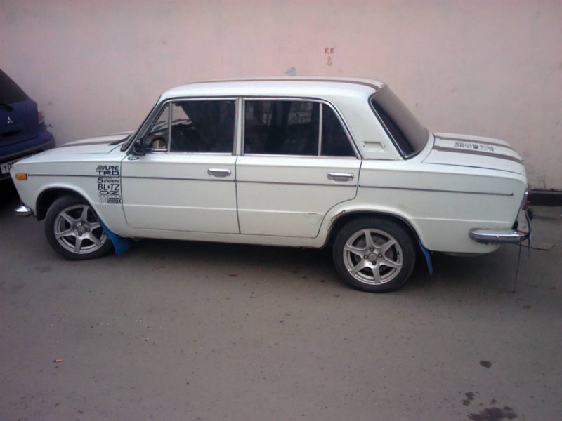 ВАЗ 2106 белая r15