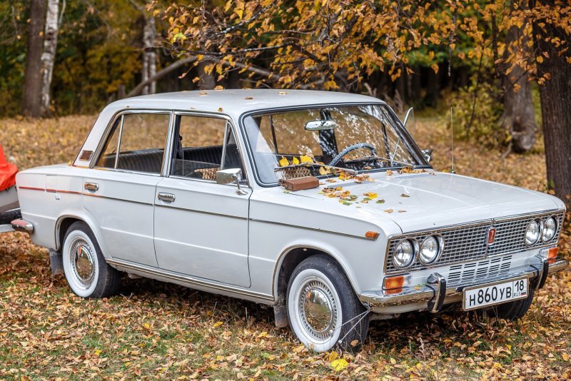 ВАЗ 2103 классика белая