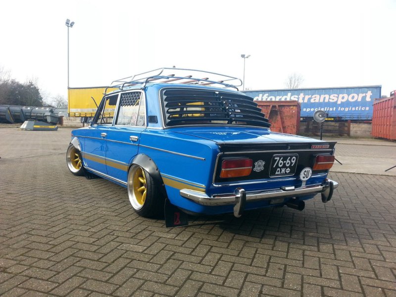 Тюнингованная ВАЗ 2103