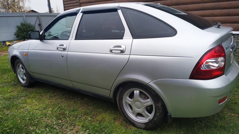 Лада Приора хэтчбек 217230