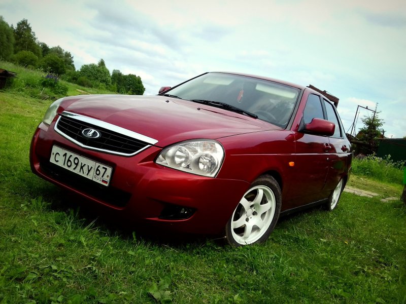 Lada Приора 2 красная хэтчбек
