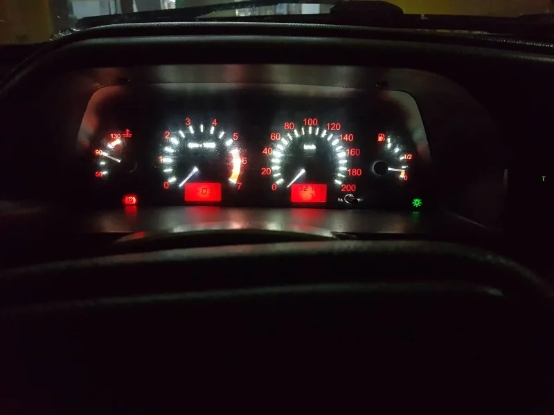 ВАЗ 2115 за рулем ночью