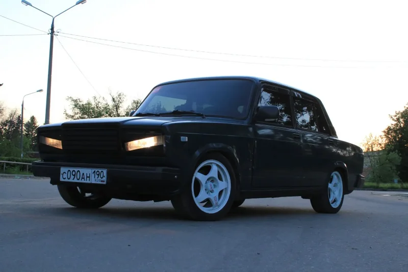 ВАЗ 2107 тюнинговый черный