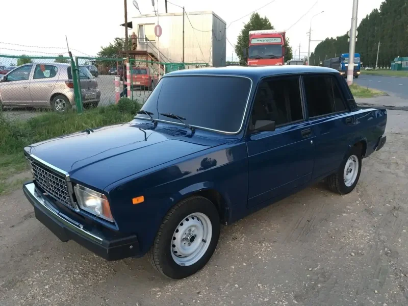 ВАЗ 2107 тёмно синяя