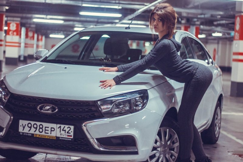 Lada XRAY И девушка