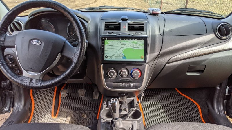 Лада Гранта седан красная