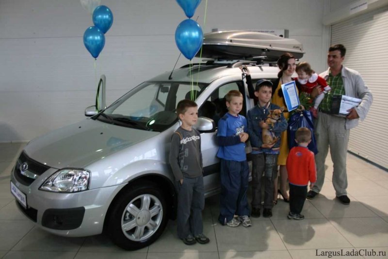 Лада Ларгус семейный автомобиль