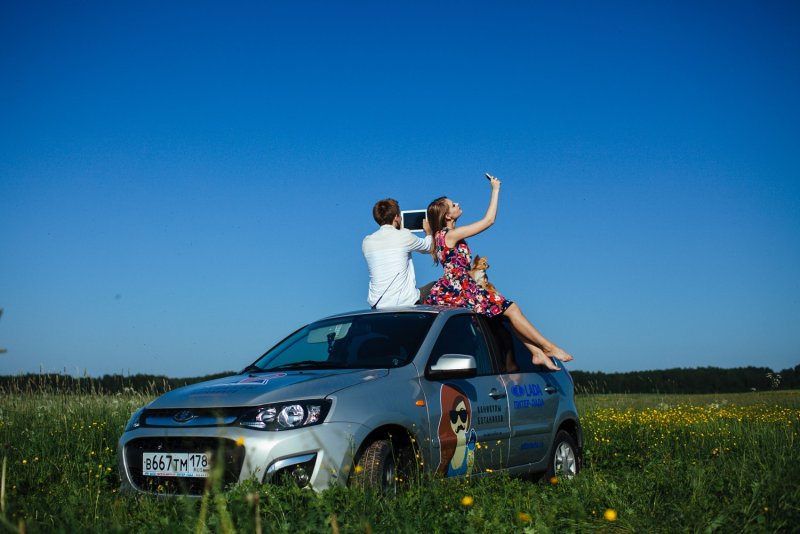 Семейная фотосессия с машиной