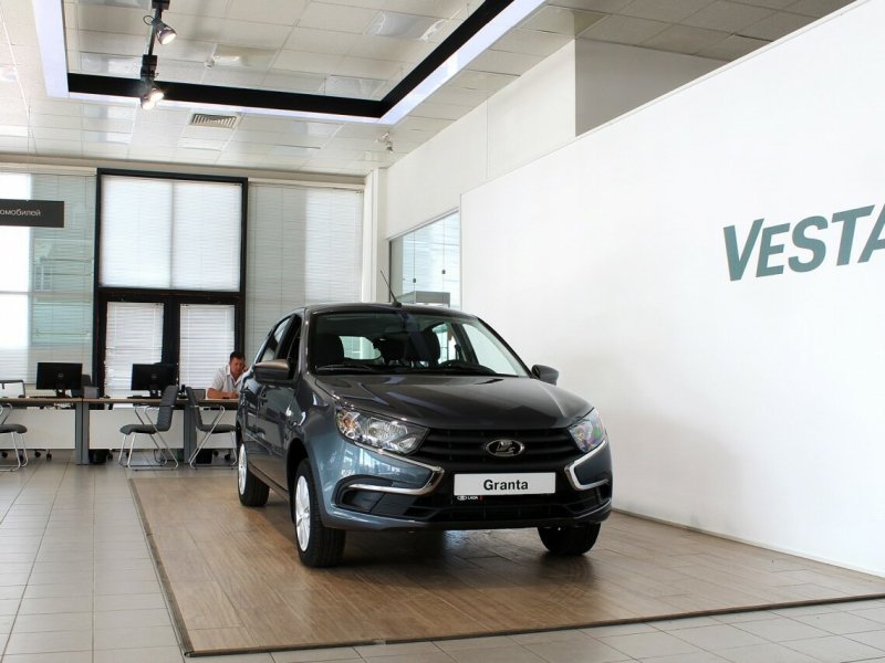 Lada Granta в автосалоне