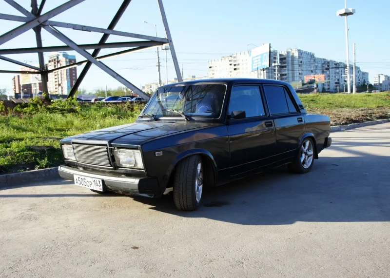 ВАЗ 2107 черная