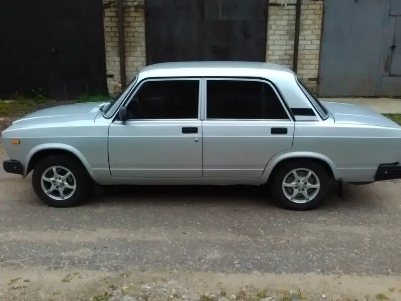 ВАЗ 2107 2010 серебристая