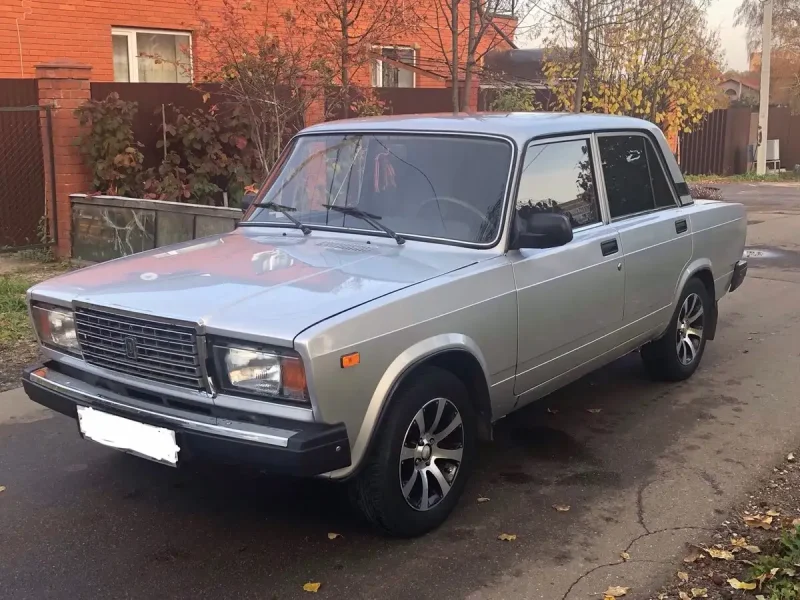 ВАЗ 2107 серебристая