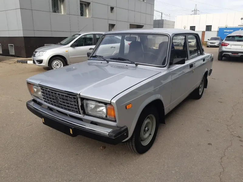 ВАЗ 2107 серебристая