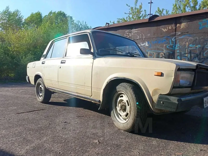 ВАЗ 2107 1990 года