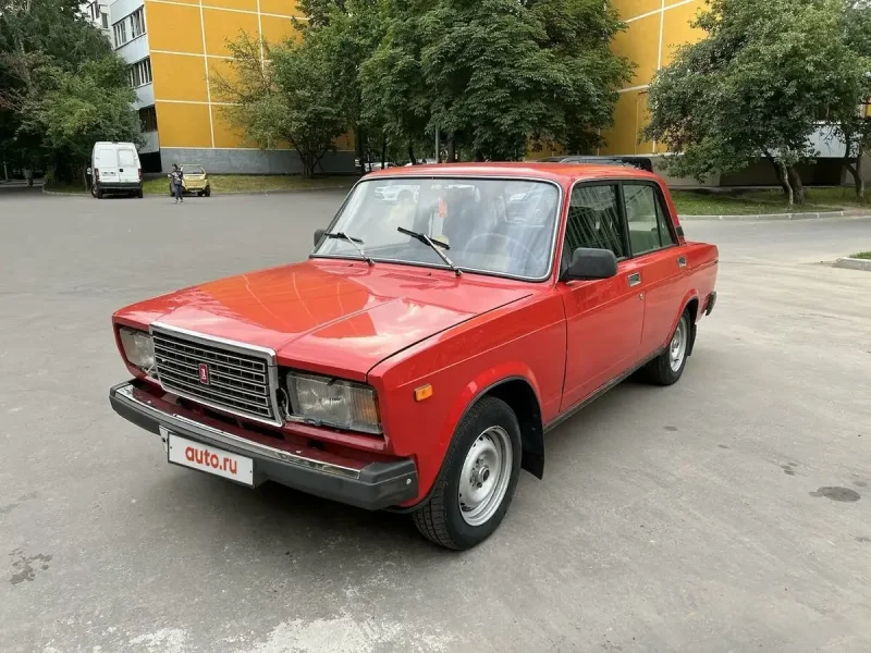 Lada Riva красная