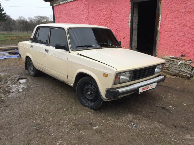 Лада 2105 бежевого цвета