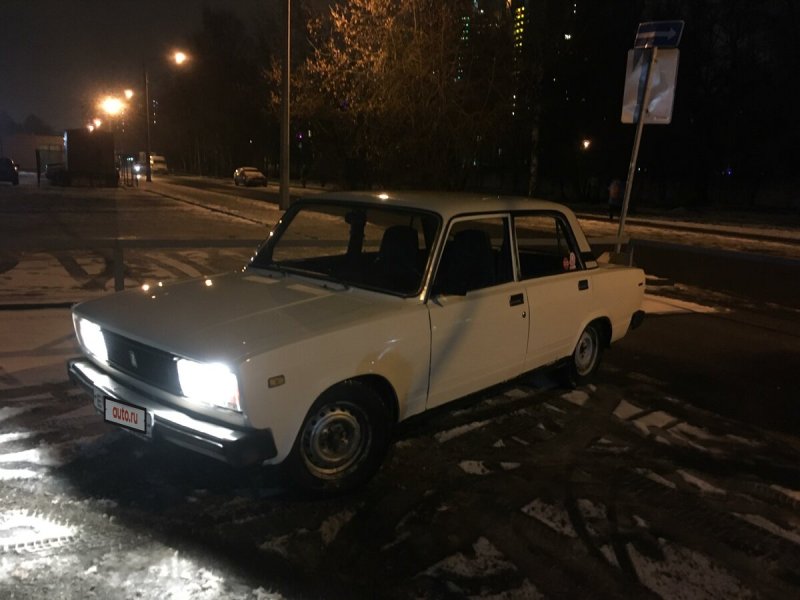 ВАЗ 2105 бежевая черная