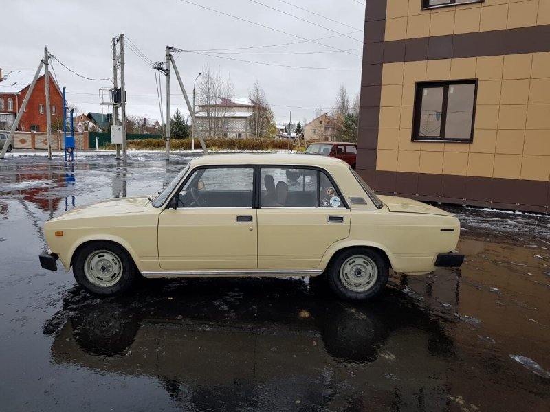 ВАЗ 2105 светло бежевая