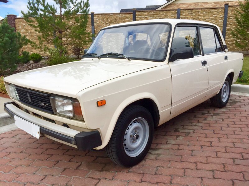 Lada Riva 2105 бежевая
