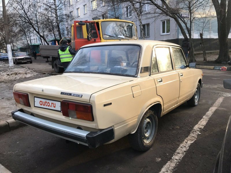 Lada 2105 бежевая