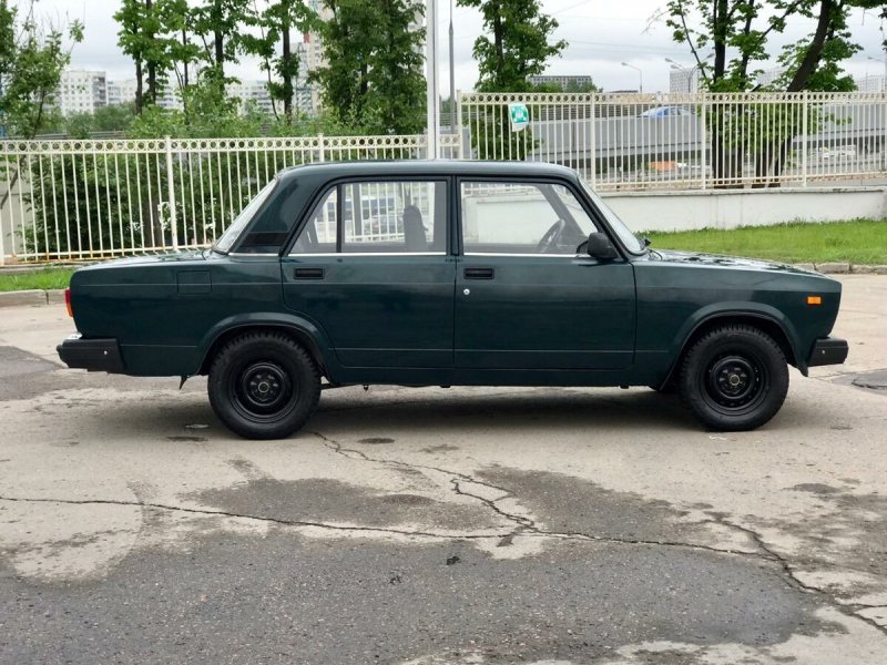 ВАЗ 2107 сбоку