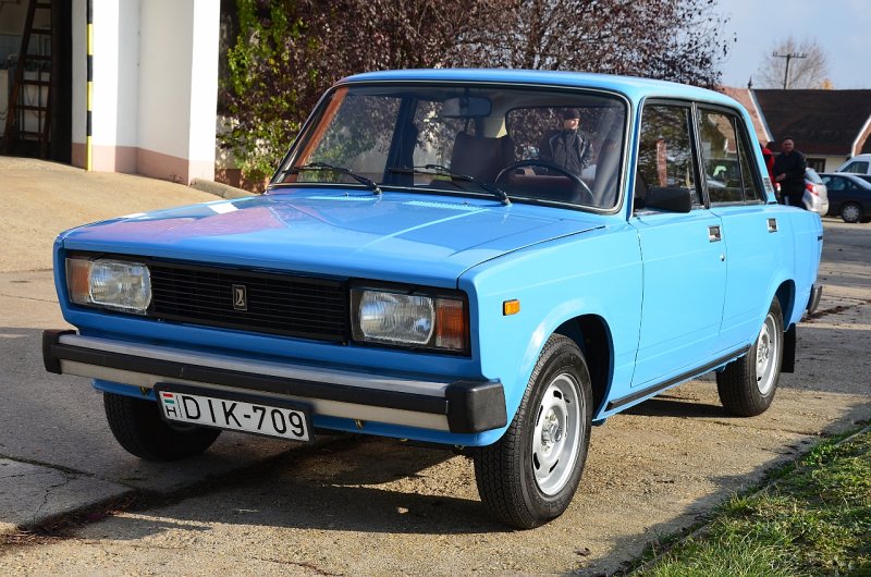Жигули ВАЗ 2105 голубая