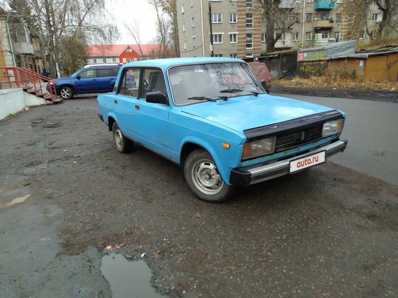 ВАЗ 2105 1990 голубая