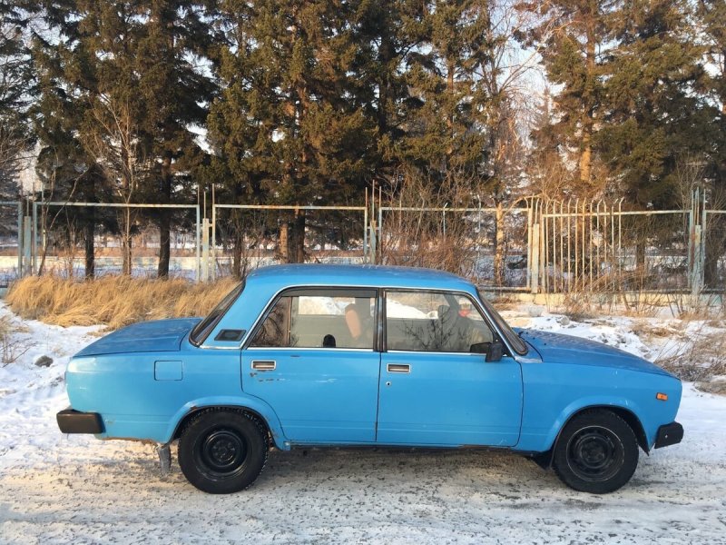 ВАЗ 2105 1990 голубая