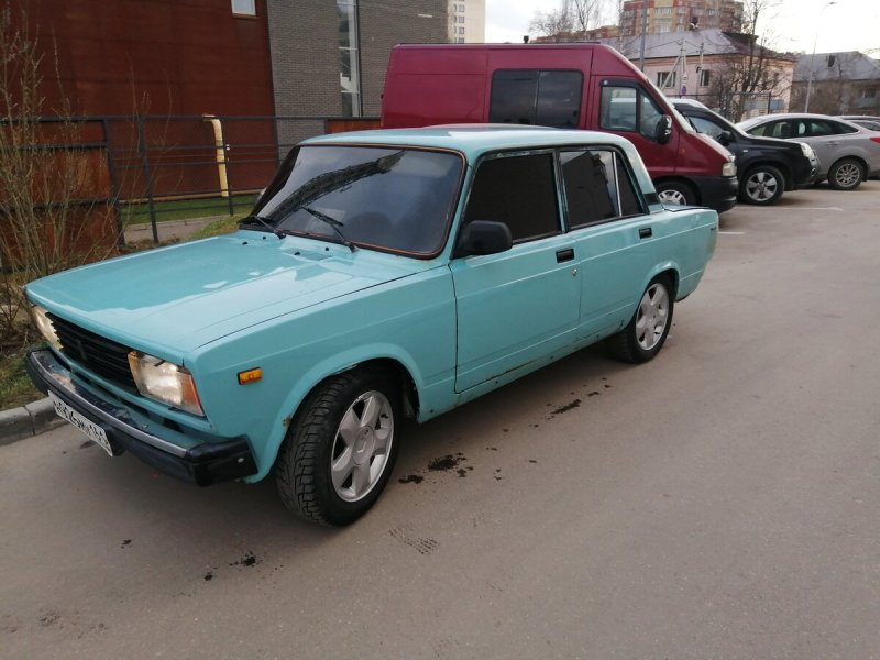 ВАЗ 2105 голубая