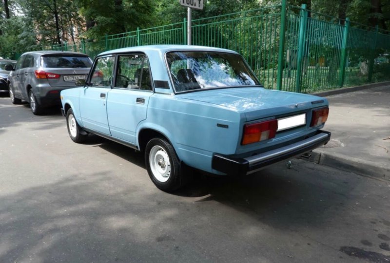 ВАЗ 2105 1990 голубая