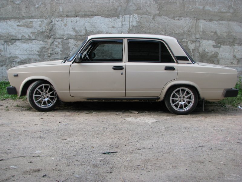 ВАЗ 2107 диски АМГ 16