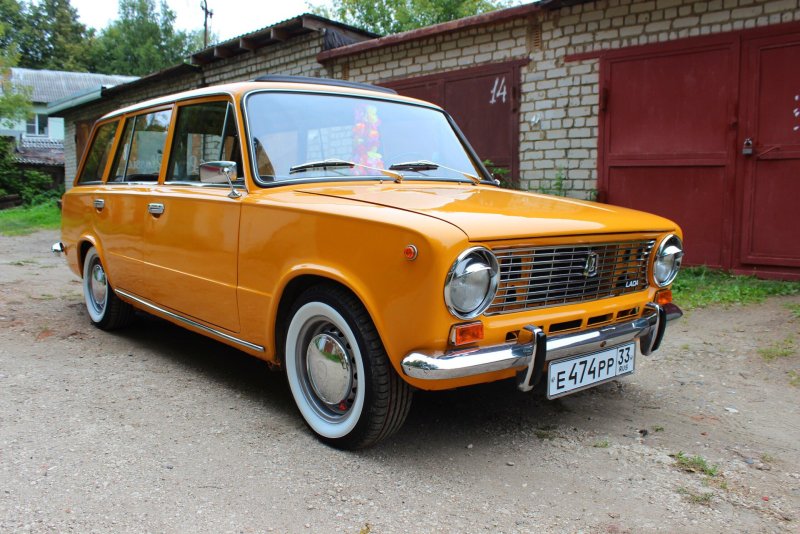 Лада 2102 белая