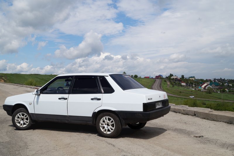 ВАЗ 21099 белая