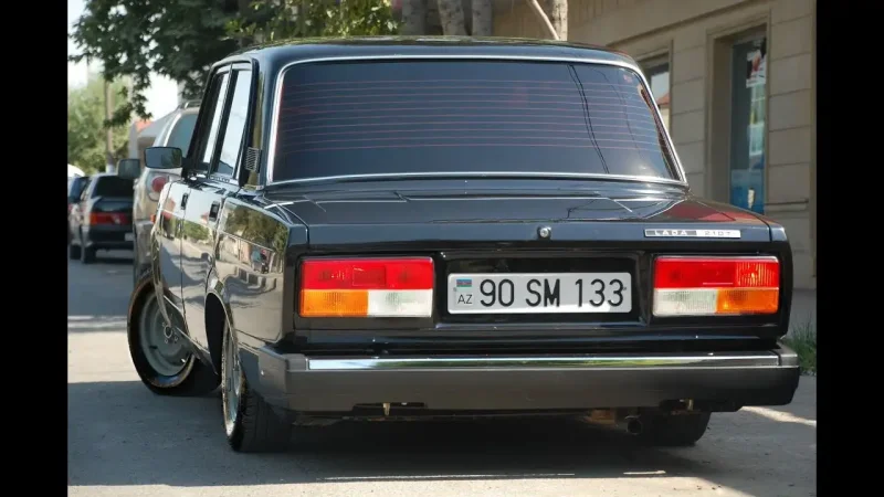 ВАЗ 2107 черная азер