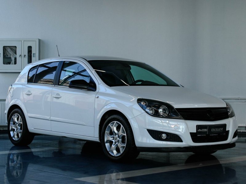 Опель Астра h хэтчбек белый