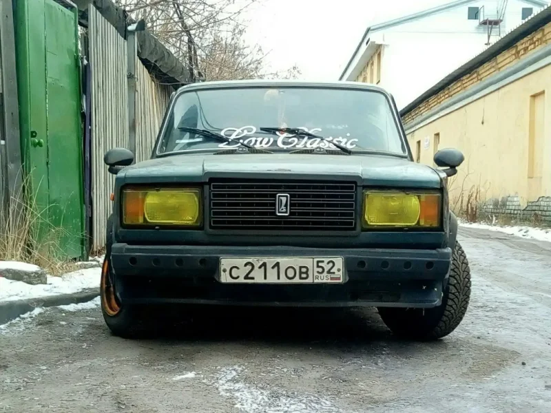 ВАЗ 2107 С синими фарами