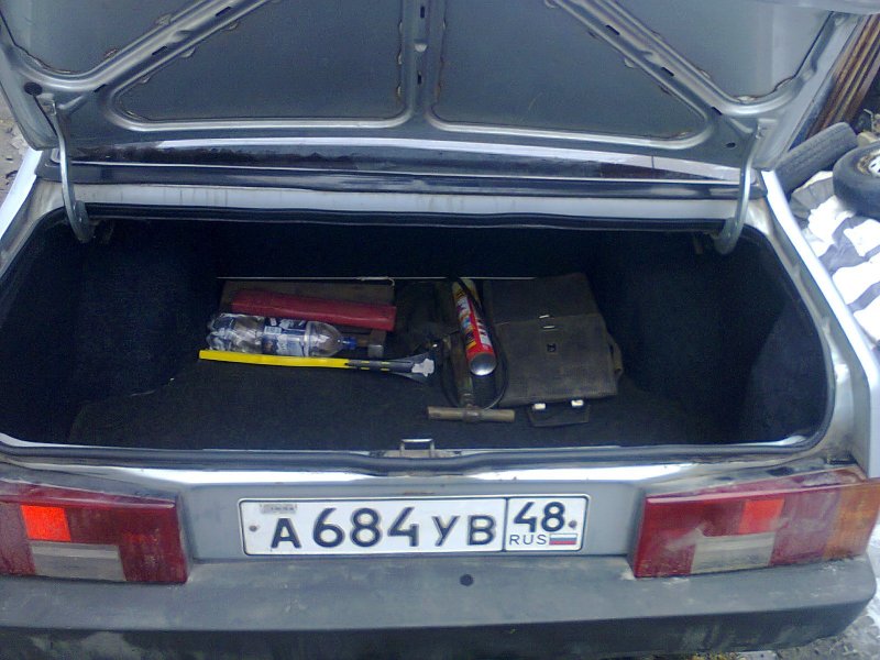 ВАЗ 21099 багажник внутри