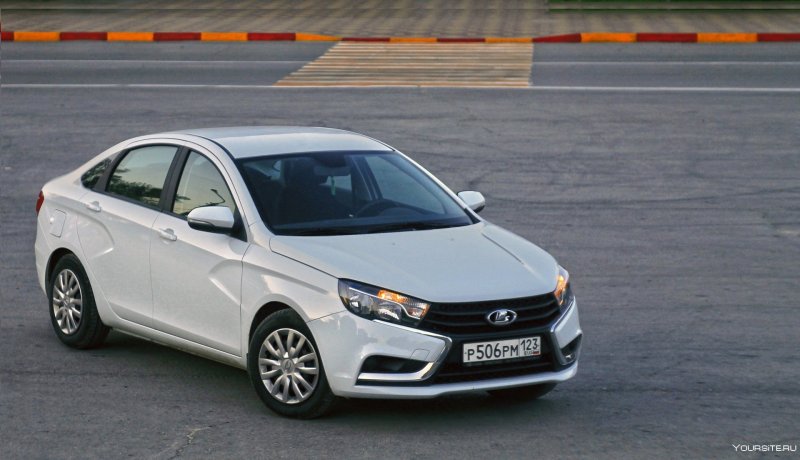 Lada Vesta белая