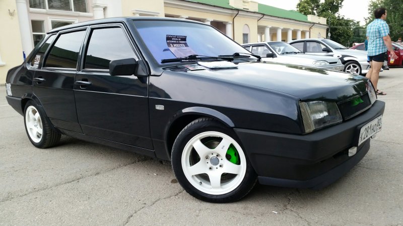 ВАЗ 21099 черная