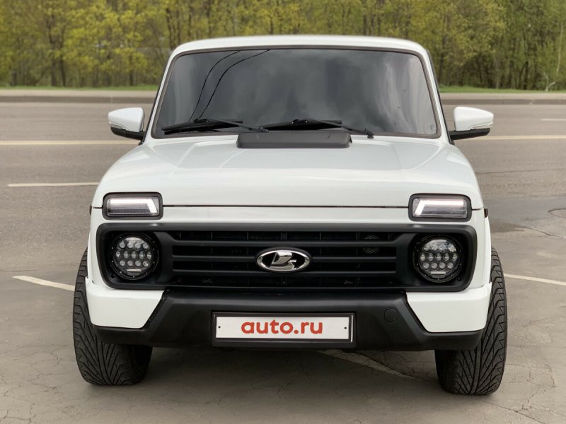 Белая Нива Урбан 2121