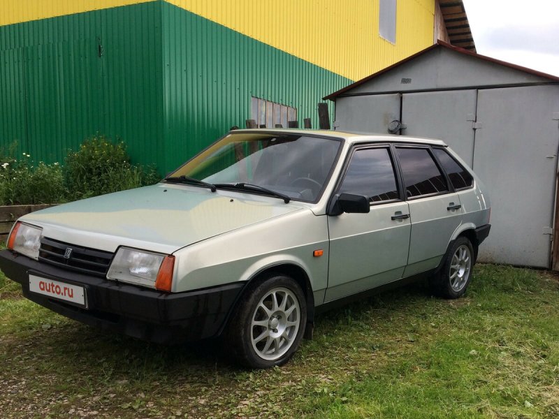 ВАЗ 2109 красная