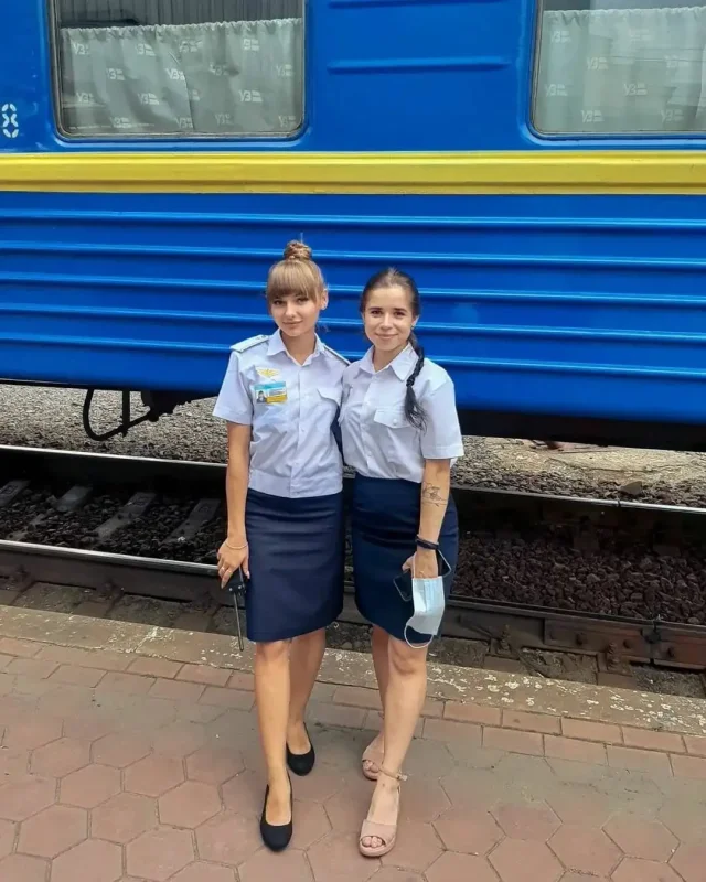 Девушки проводницы