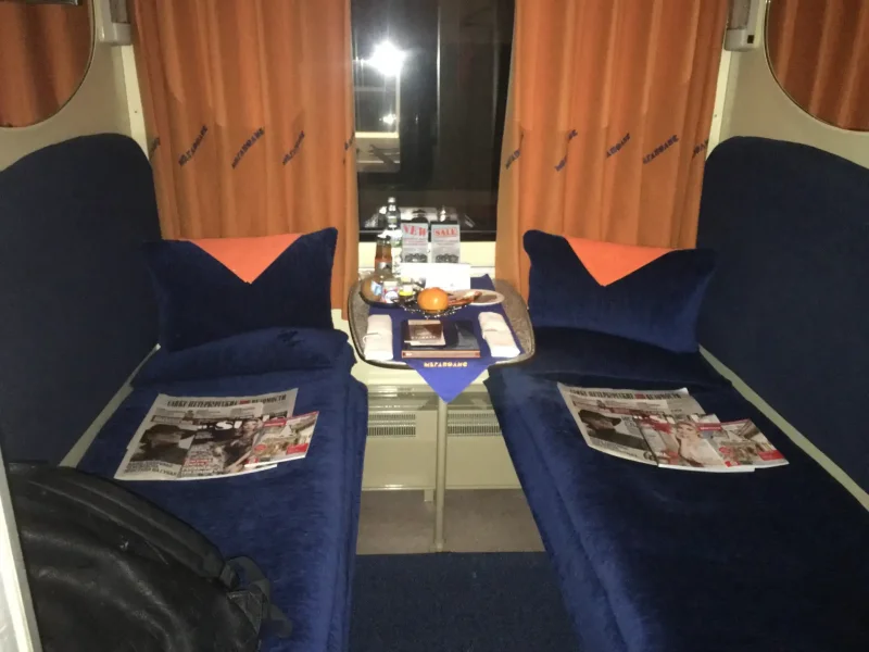 Поезд Мегаполис Тверск купе