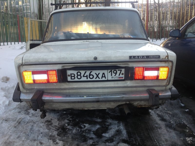 Lada 2106 сзади